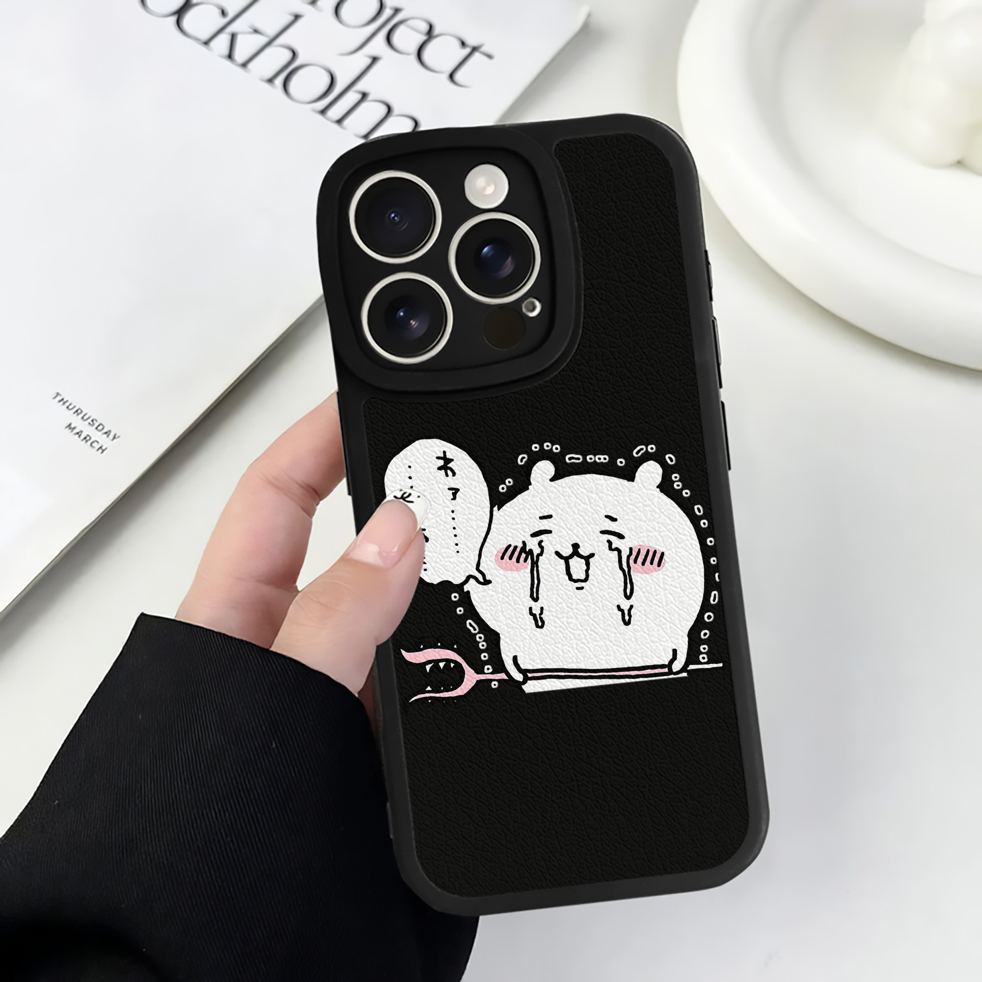 （画像用） ちいかわ ちいかわ Chii-kawa chiikawa 【iPhone 16シリーズ対応】シリコンスマホケース（レザー調） 材質：シリコン